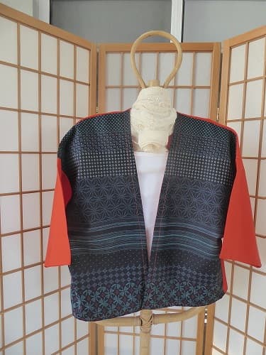 Kimono linen jacket. These jackets are loose fitting and will fit between size 10 - 16. You may like to wear a belt around this jacket to make it more fitted. $70.00